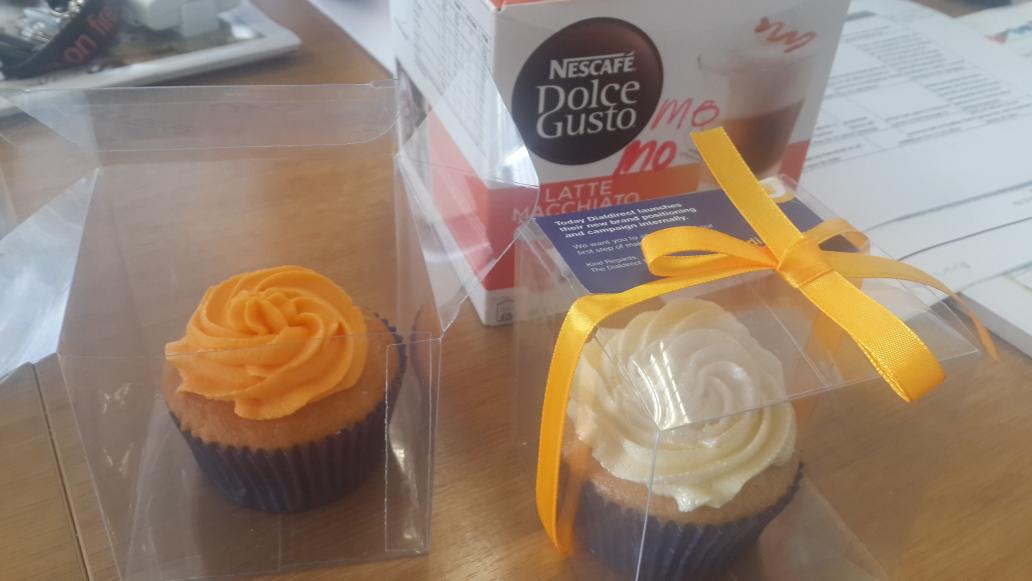 BhavnaB2's tweet photo. How cute are these cupcakes @janayluvspink @Rowanroop1 @bielasho @momall8 @dialdirect #launch #D-Direct 💛 http://t.co/vDzC8DtxPJ