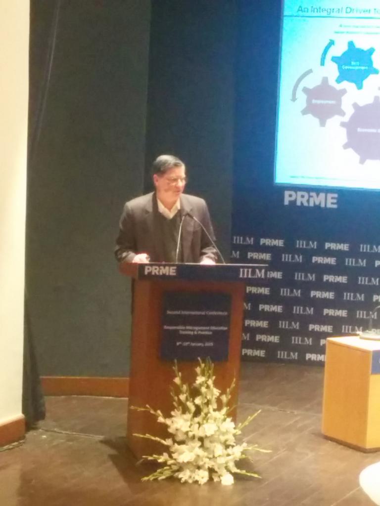 IilmInstitute's tweet photo. Productivity level is a challenge in India, even with huge number @dilipchenoy #IILMPRME2015 http://t.co/IHMuvs30pd