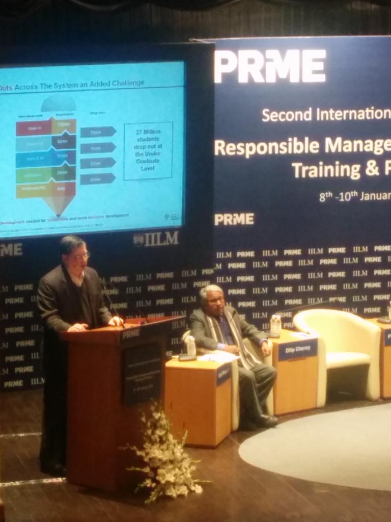 vivek_sirohia's tweet photo. Mr.Dilip Chenoy briefing challenges confronting #skilldevelopment  #IILMPRME2015 -CEO of National skill developmnt http://t.co/URaYRuwLgn