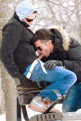BoundGayboi's tweet photo. Never too cold for outdoor fun http://t.co/nmm6WbXTKt
