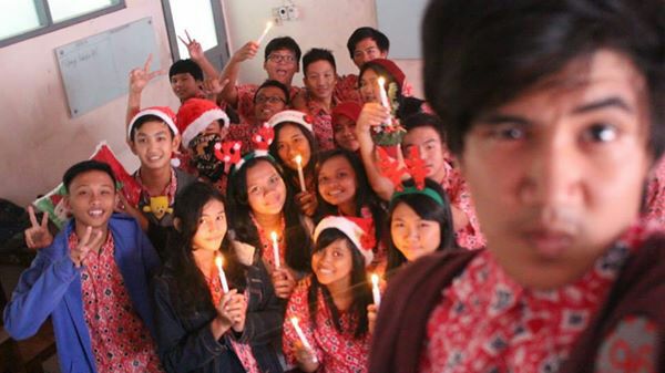 XtremeMedia2's tweet photo. Merry Christmas and Happy New Year for everyone who celebrate it!>< #LombaSelfieNatal #SMKDharmit X MM 2 http://t.co/Pslgcrcp4e