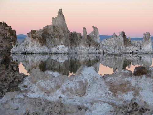 WRCReizenGroep's tweet photo. Lake Mono is één van Amerika’s oudste meren en ligt schitterend tussen de Sierra Nevada en de White Mountains! http://t.co/hCwAqdfNW8