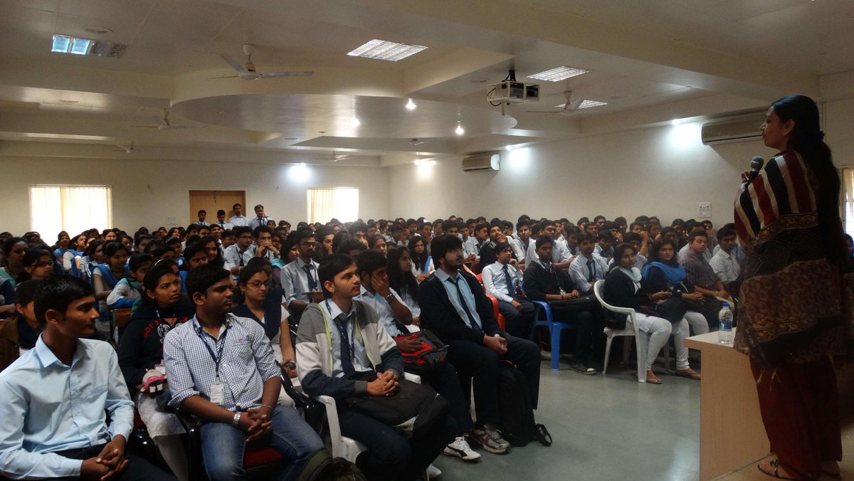 Texephyr15's tweet photo. At MIT a seminar was conducted by ITM on 8 Jan.Organised by TPO to help students improve GD and PI skills.@Texephyr15 http://t.co/ESuXm9iJnU