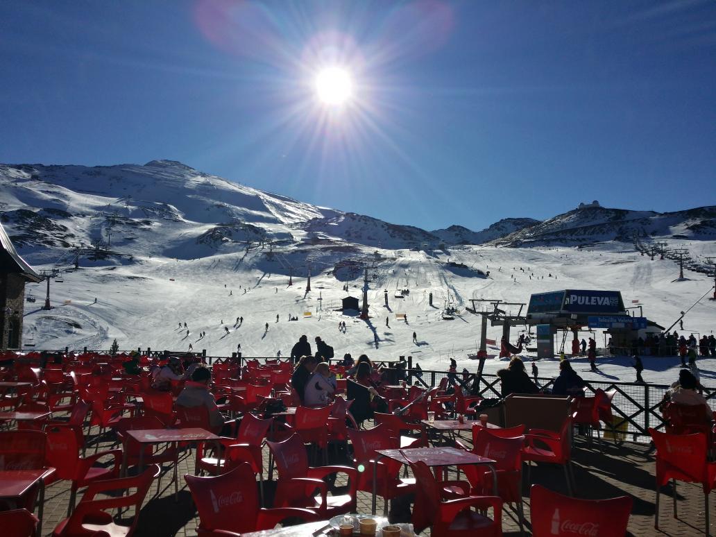 EE3Mil's tweet photo. Buenos días! Magnífico día y magnífico finde! #dejandohuella #apiedepista @infonieve @websierranevada #Monodenieve http://t.co/dYTLSHn2in