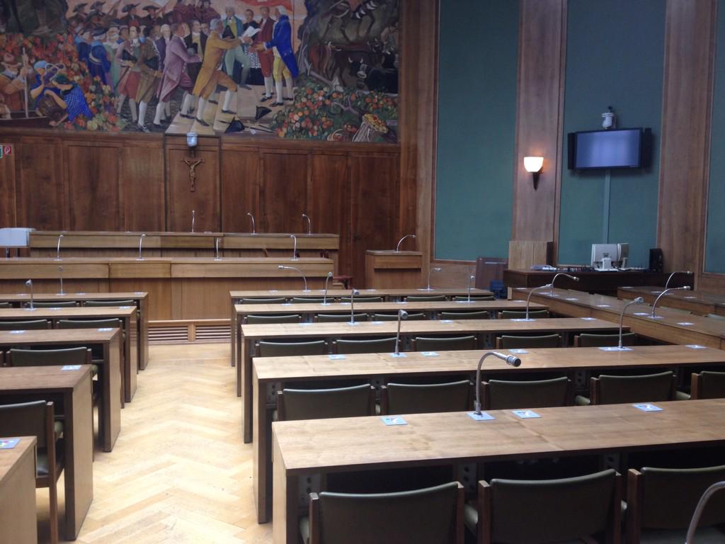 hunger_stefan's tweet photo. Besuch beim Grossrat Kanton VS mit der STGK #krzh, GR arbeitet mit papierlosem Büro, vorbildlich! http://t.co/BIGSZBVrT6