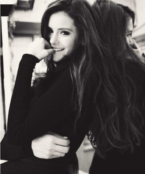 MENINA NIKOLINA ESTÁ FAZENDO 26 ANOS HOJE Happy Birthday Nina Dobrev From Brazil 