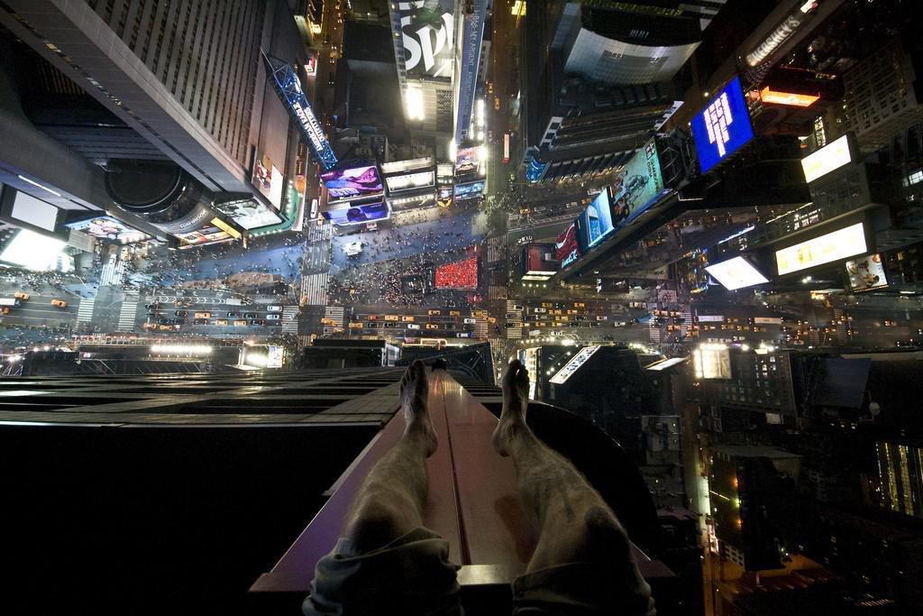 RelatabIeShtuff's tweet photo. Time Square from above 😳 http://t.co/UNf4u3ju3r