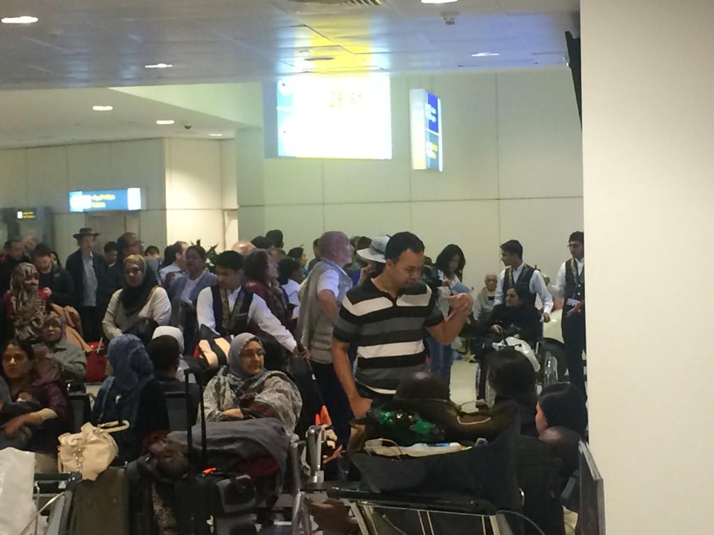 AhmerKunwar's tweet photo. @EtihadAirways @tanznb Never to fly Etihad - Mayhem is for amateurs we specialise in CHAOS! http://t.co/l9CNff9Y2j