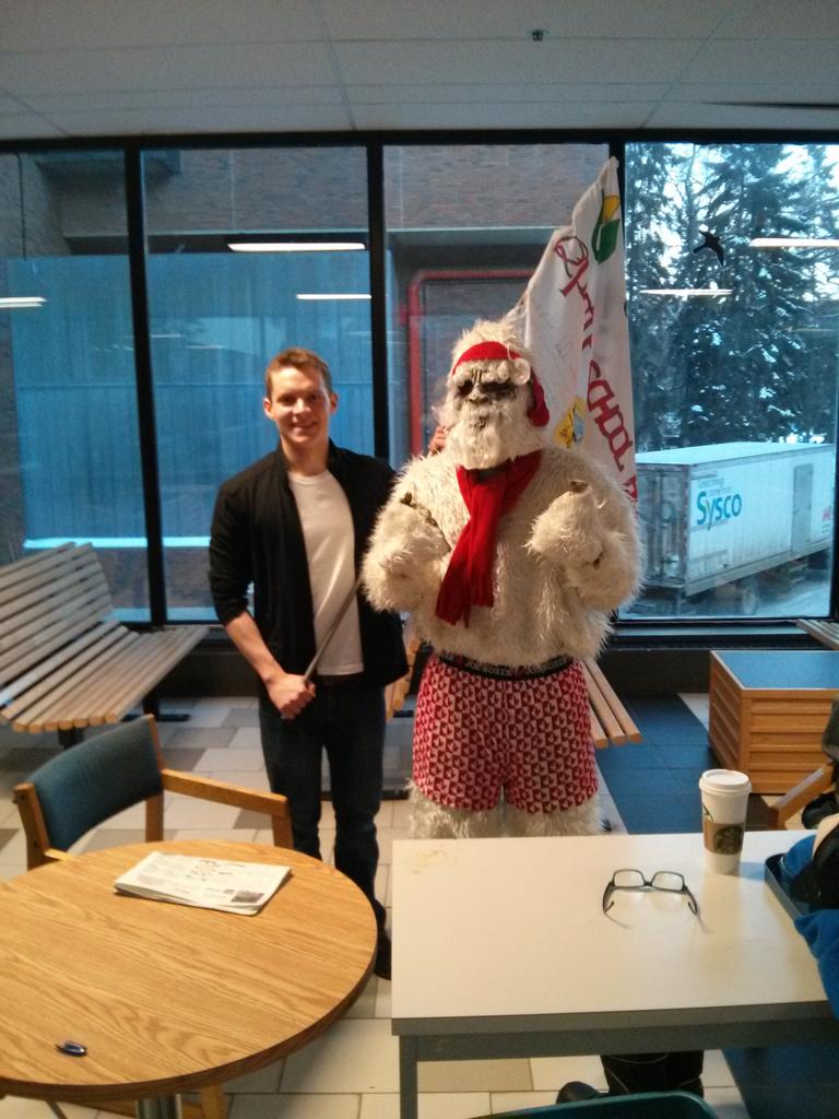 QuantumBus's tweet photo. YETI! #omgfur #gotone #antifreeze2014 @uasuAntiFreeze #datFUR #oneofthemisblurrybuticanttellwhichone #forgotmyglasses http://t.co/aa60GaVAqa