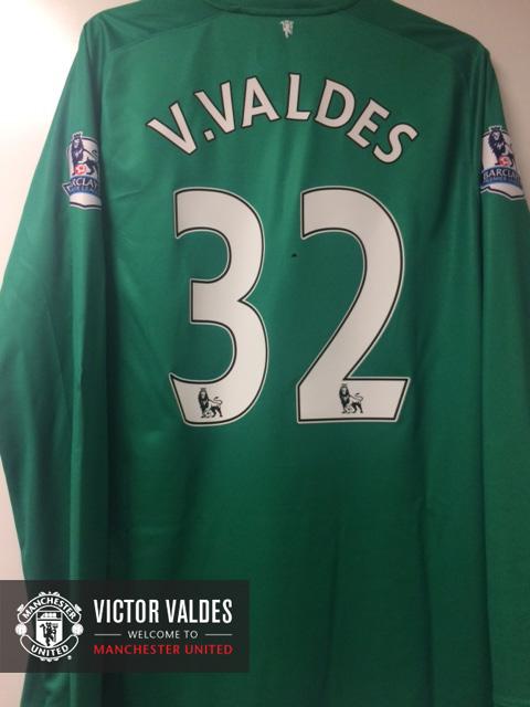 ManUtd_ID's tweet photo. Victor Valdes adalah pemain baru kami yang menggunakan no. 32. #WelcomeValdes http://t.co/Xu1zBhZ1Zu