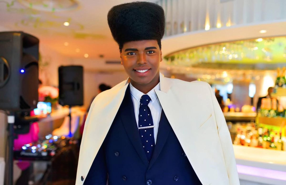 EOnlineUK's tweet photo. Bow down, fashionistas. @PRINCECASSIUS is joining the #ERedCarpet #GoldenGlobes Watch Along party, Sunday, 11pm! http://t.co/DSFHQNnMfm