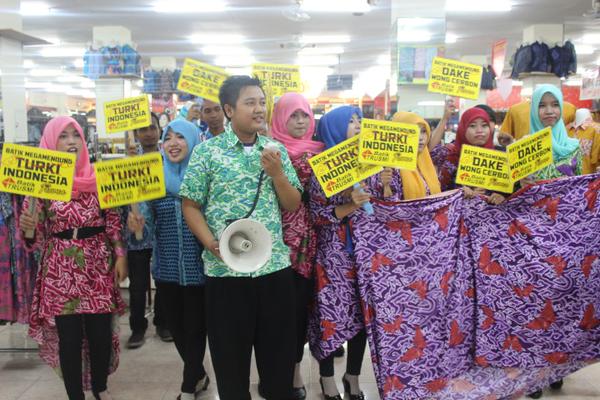 CirebonTrustCom's tweet image. RT @eBatikTrusmi: Kampanye #SaveMegamendung Selamatkan Batik Indonesia Motif #Megamendung Khas Cirebon.