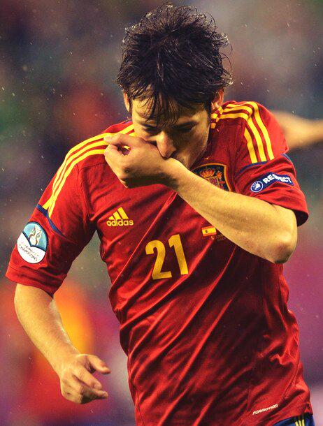  Happy birthday to my all time favorite, David Silva. All the best for you   