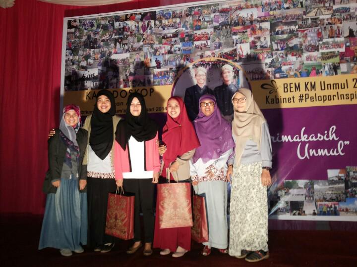 bemkmunmul's tweet photo. Perempuan terinspiratif. Perempuan sangat berperan dlm segala hal kehidupan. http://t.co/FQOCO4RKnY