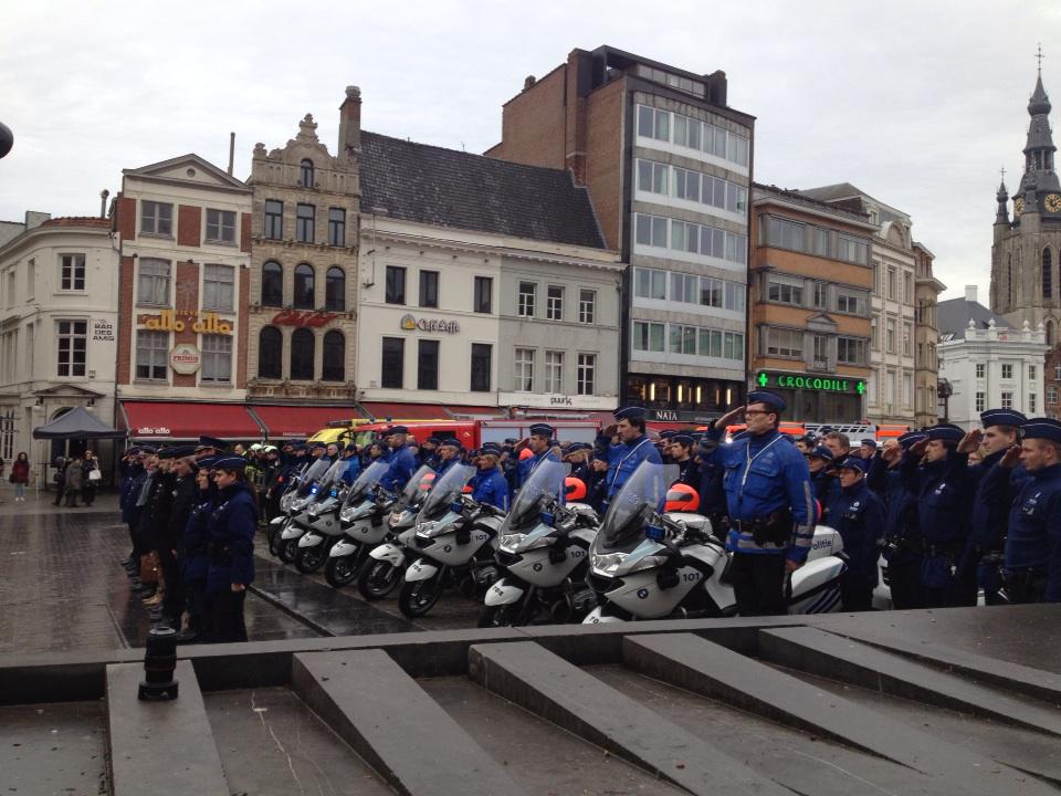 1 minuut stilte! #jesuisCharlie #jesuisAhmed