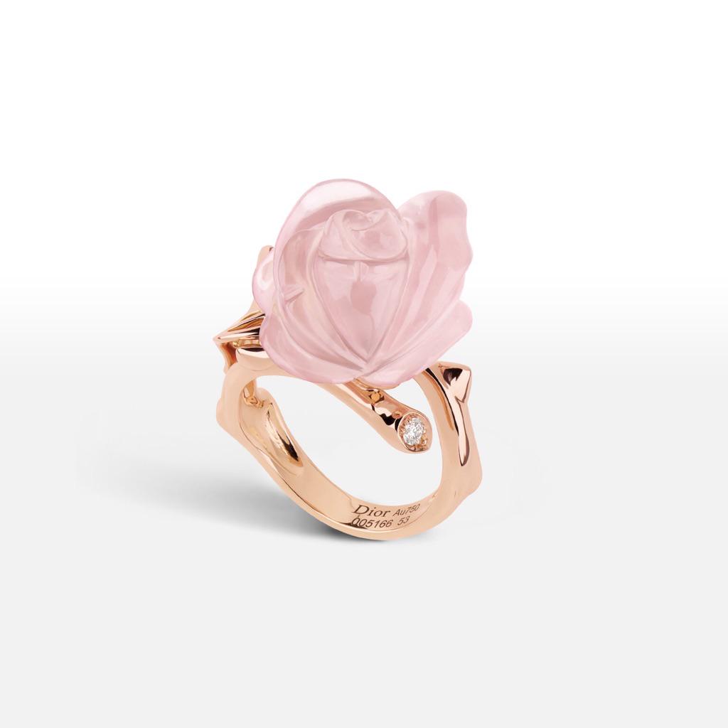 DefineHaute's tweet photo. DIOR Ring 💗 #DefineHaute #DefineFashion #DIOR #diorring http://t.co/kibbz9Cc2L