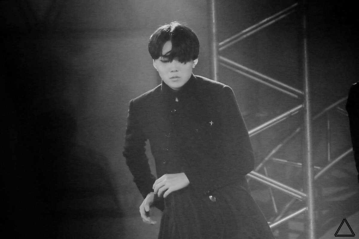 triangular__'s tweet image. 150107 탑독 일본 콘서트 #제로 #xero #탑독 #toppdogg
imgur.com/sEkLgrN