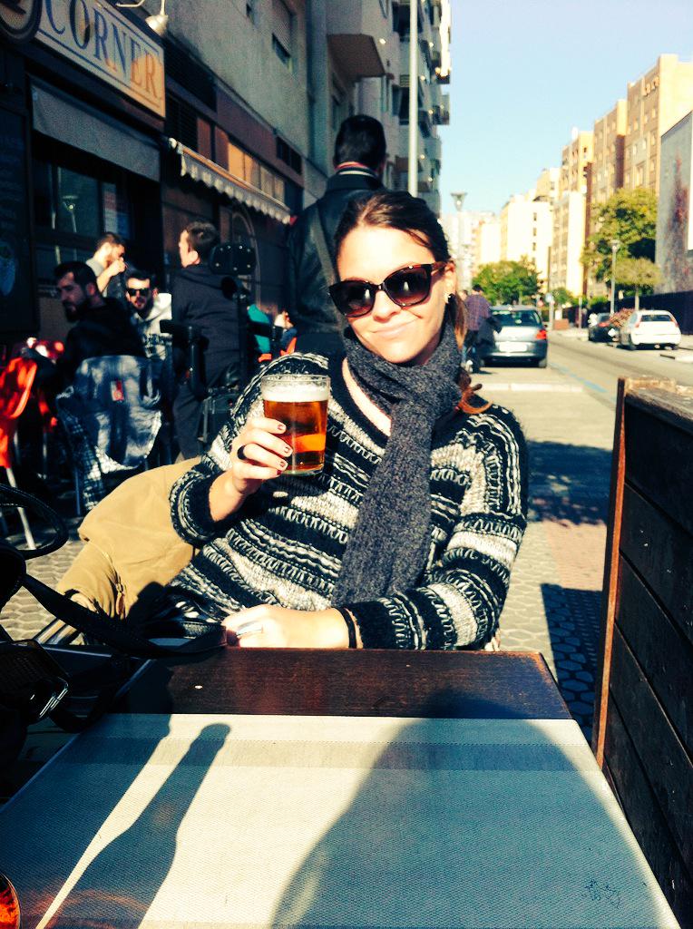miriamgomarin's tweet photo. Después de un examen lo que pega es lo que pega🍺😊 http://t.co/a2qAqqTsgv