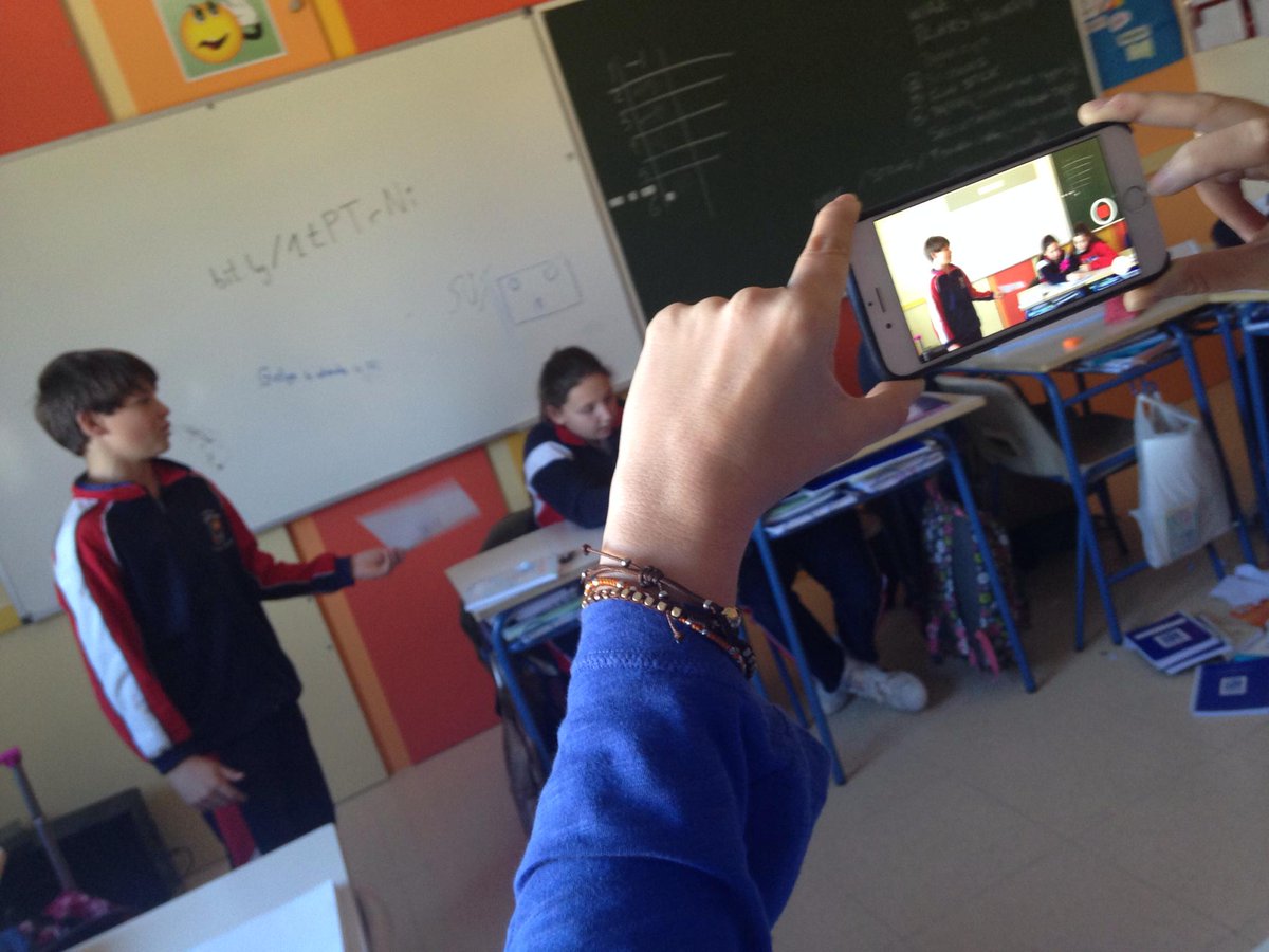 colegio_alameda's tweet image. Aprendiendo divisores en 6º de Primaria a través de aprendizaje cooperativo y el vídeo.#Pitv comienza la temporada.