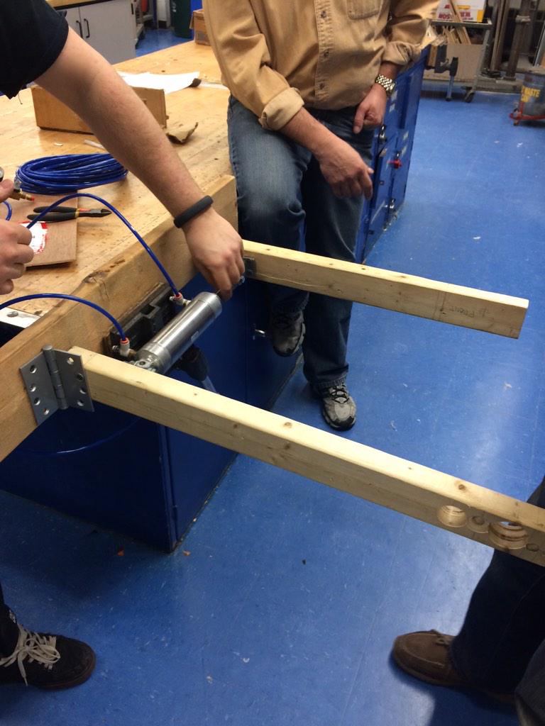 POBots_353's tweet photo. Second prototype. Little bit of a gripper for your entertainment. #pneumatics #POBots #2015FRCGame http://t.co/8dX7TTTAHU