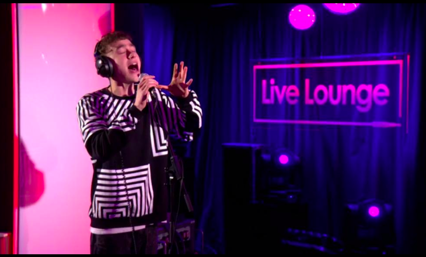 BAMDigitalUK's tweet photo. Loving Olly from @yearsandyears rocking his @AMHOVELLE SS15 Zig Zag sweat in the @BBCR1 Live Lounge! #yearsandyears http://t.co/cKqs0zfNtz