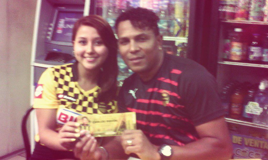 _GG_IA_'s tweet photo. 🙌 sueño cumplido  😘y se llego el día ... Un gran Honor! @pavonplummer http://t.co/yTrUQE1evo