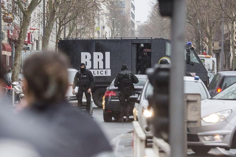 LesScorpions's tweet photo. Une énorme pensée pour les forces de l'ordre, les otages et leurs familles. Et superbe réaction des médias étrangers. http://t.co/2Hs8D2TeWz