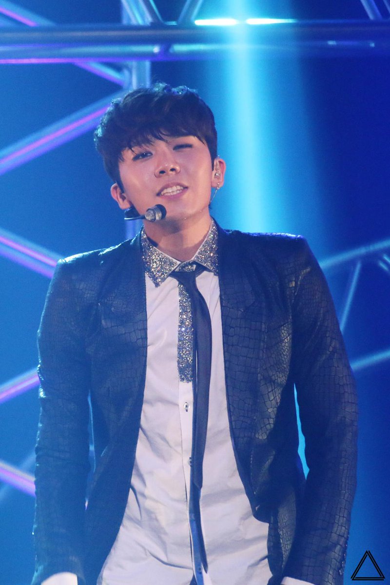 triangular__'s tweet image. 150107 탑독 일본 콘서트 #곤 #gohn #탑독 #toppdogg
imgur.com/4JBxxar