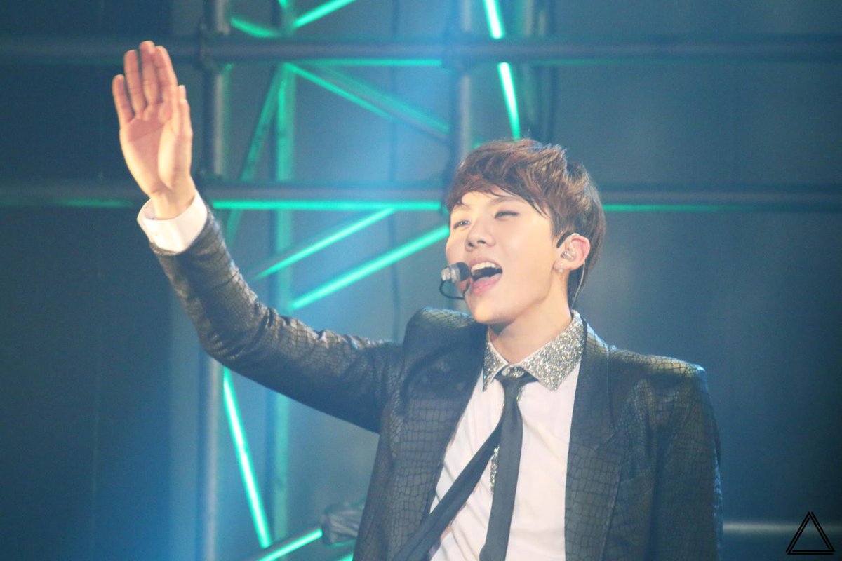 triangular__'s tweet image. 150107 탑독 일본 콘서트 #곤 #gohn #탑독 #toppdogg
imgur.com/v4hOUxq