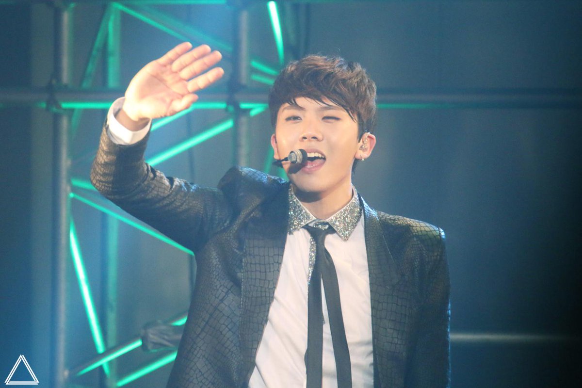 triangular__'s tweet image. 150107 탑독 일본 콘서트 #곤 #gohn #탑독 #toppdogg
imgur.com/fJLdzH0