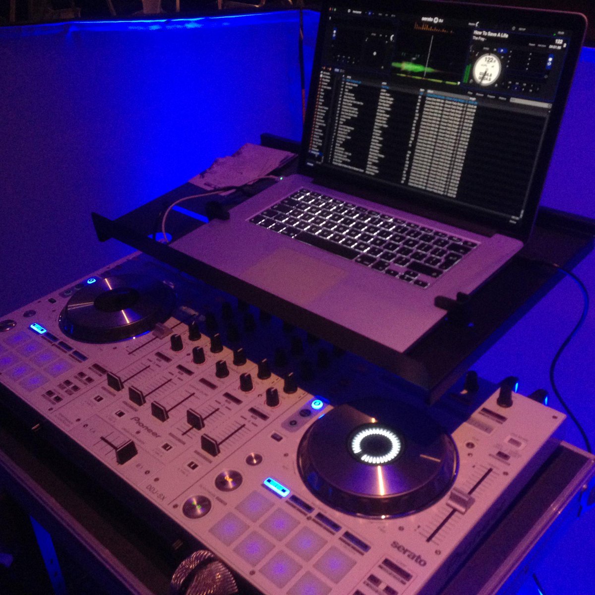 markfunk45's tweet photo. A few pics from gigs over Christmas 2014 http://t.co/rCGFtcKuis