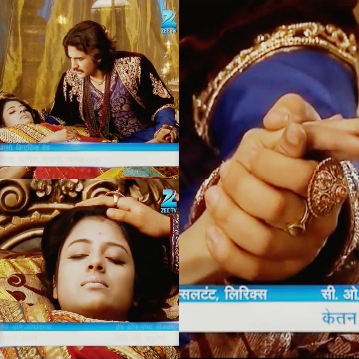 Team_JodhaAkbar's tweet photo. Perfect handhold ❤ RT if u loved this scene @whatsonANTV #JodhaAkbarAntv :) http://t.co/1ZSMVVlaET