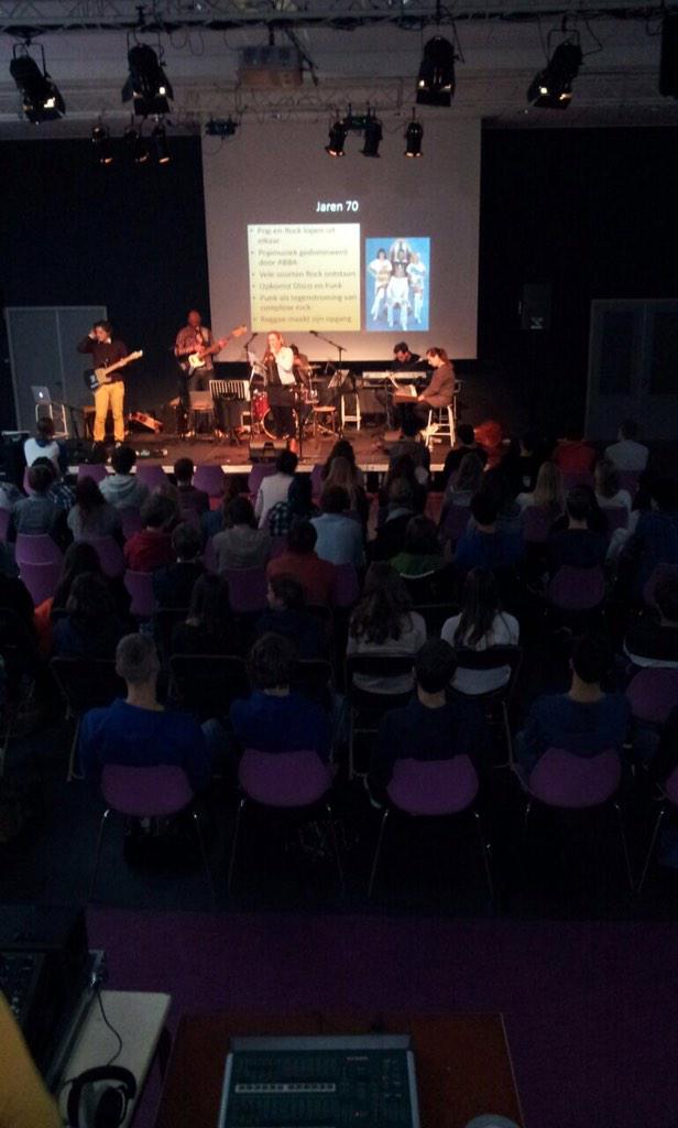 OpenbaarLyceum's tweet photo. Vanmiddag trad @LonnekeScholten op voor V4/V5. In 2 uur tijd door 1500 jaar muziekgeschiedenis, bijzondere ervaring! http://t.co/Cuv9Uyh4XI
