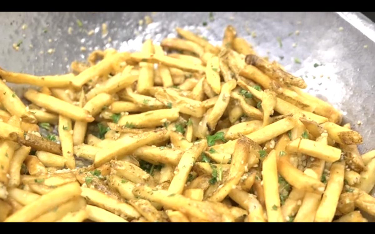 MLBProductions's tweet image. MLB Super Bites examining ballpark foods with @JimBreuer is on @FOXSports1 at 10:30 AM ET. Tune in!