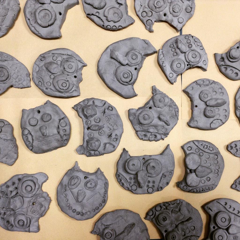 ArtwithMrsBlack's tweet photo. Lots of clay owls drying #1stgrade #elementaryart #clay http://t.co/22i6e21XYy
