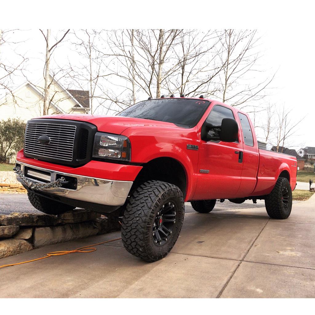 BigRed_PStroker's tweet photo. Flex in the driveway? Why not 😜😂@DieseIPower @6power_stroke0 @DieselLegends http://t.co/iyxAPMk5us