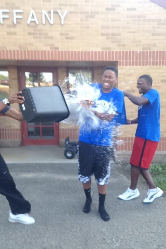 sela_pobl's tweet photo. A lil #fbf for my boys @MotensWorld @MeekNasty10 @Tr1zzBeatz http://t.co/f1MRqJ7Dss