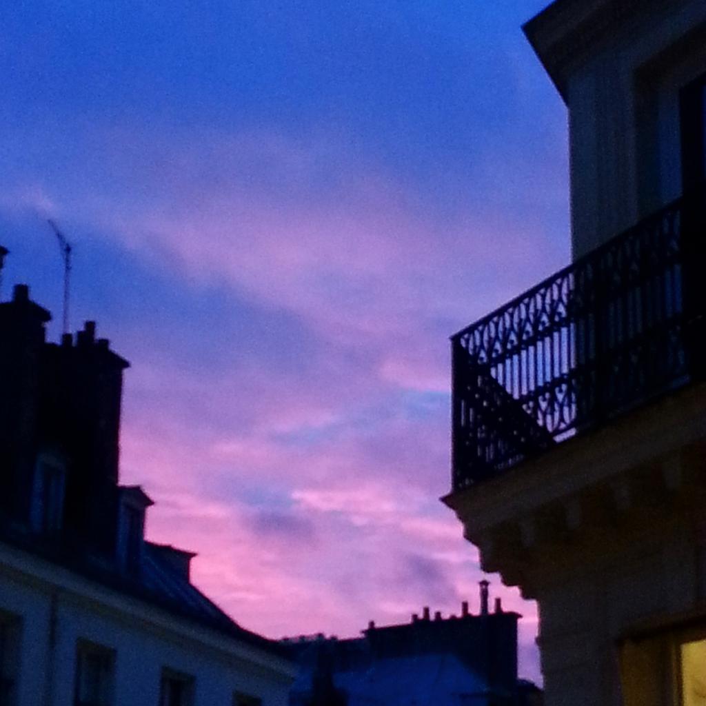 MarjorieLeNoan's tweet photo. Pendant ce temps, Charb, Cabu, Tignous et Wolinski peignent le ciel. http://t.co/jWtnf6JuWM