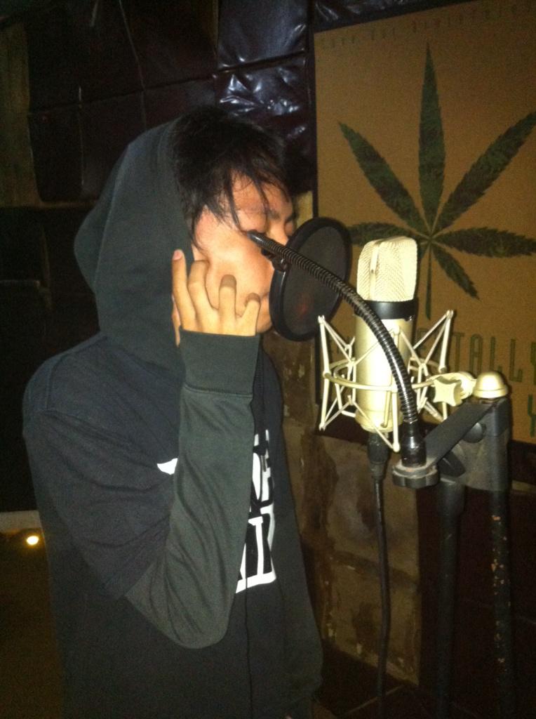 Nih giliran vocalist kita yang take satu ini yo up !!! @Rezmarta_