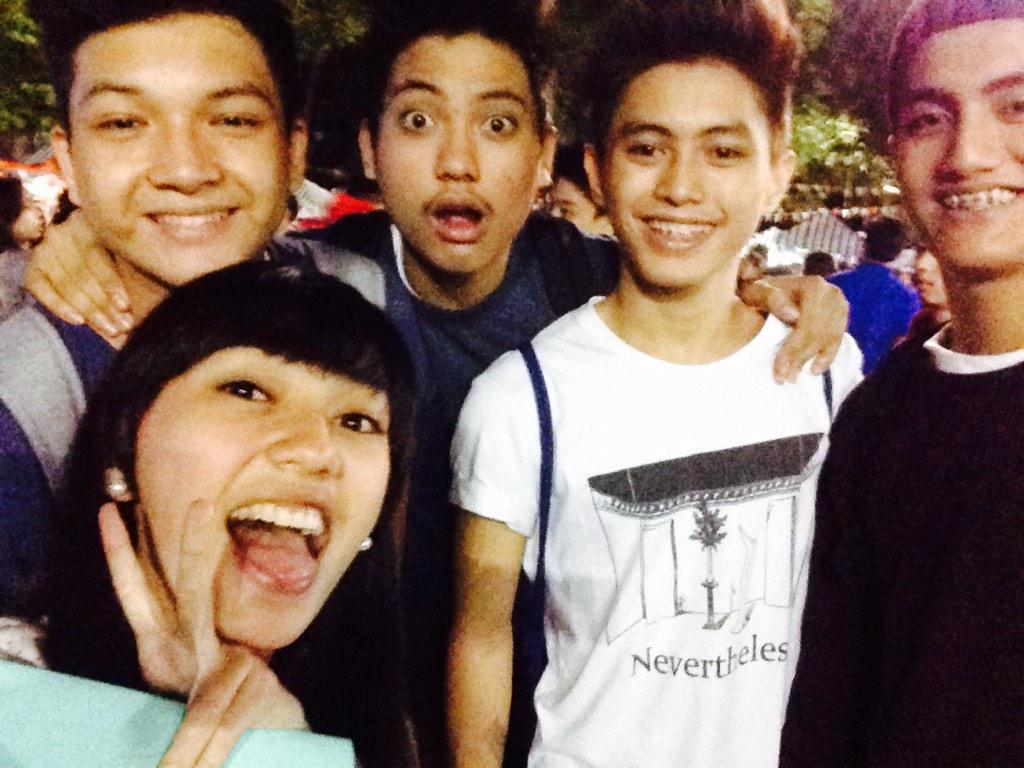 patEIKKAsakin's tweet photo. Missed you guys + other teenpreneur CSD babies! 👯👸👯@dylanvalbuenaa @TheMiguelBaria @ArvinRoque @BernardRoq #AAFair http://t.co/UBGcSqtsFX
