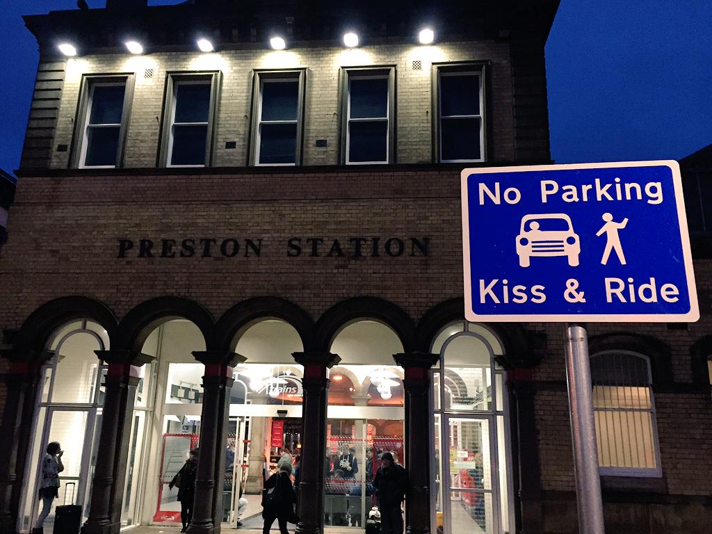 Love this sign, but not sure Ian who dropped me off would have appreciated a goodbye peck on the cheek 😂😂