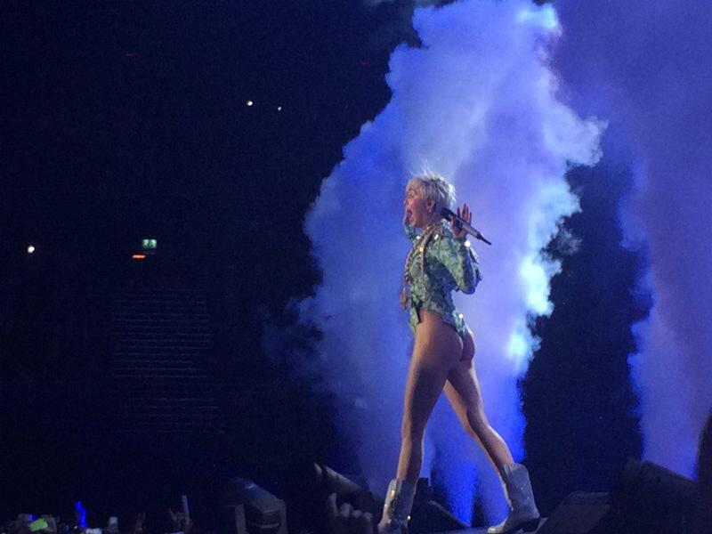 alextweeeets's tweet photo. @UQMusic Gaga, Miley Cyrus, Years &amp; Years,  Sam Smith. I also saw BANKS &amp; Ellie Goulding last year :) http://t.co/KRbI0IDoyH