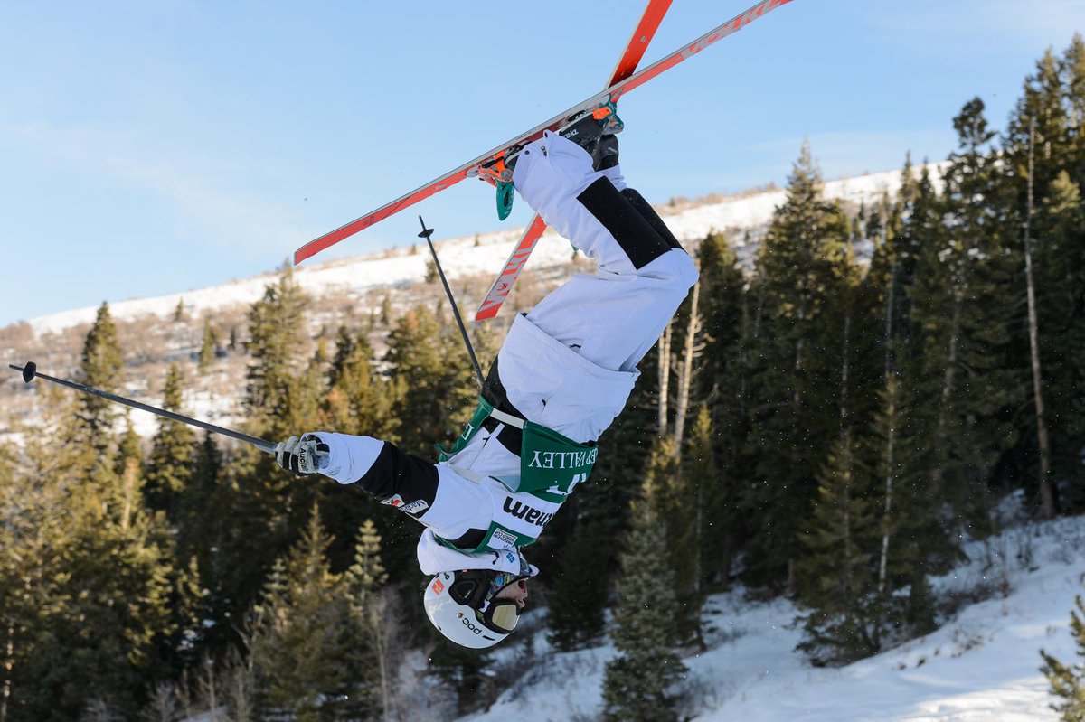 canfreestyleski's tweet photo. Our moguls team is scheduled 2 compete @ 5pm EST. Here's a behind the scenes look @ their training runs #DeerValleyWC http://t.co/RNK2QjpEso