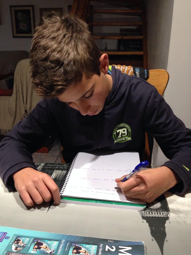 Bea_Pony's tweet image. This is Mario Barranco! #hardworking #pastsimple