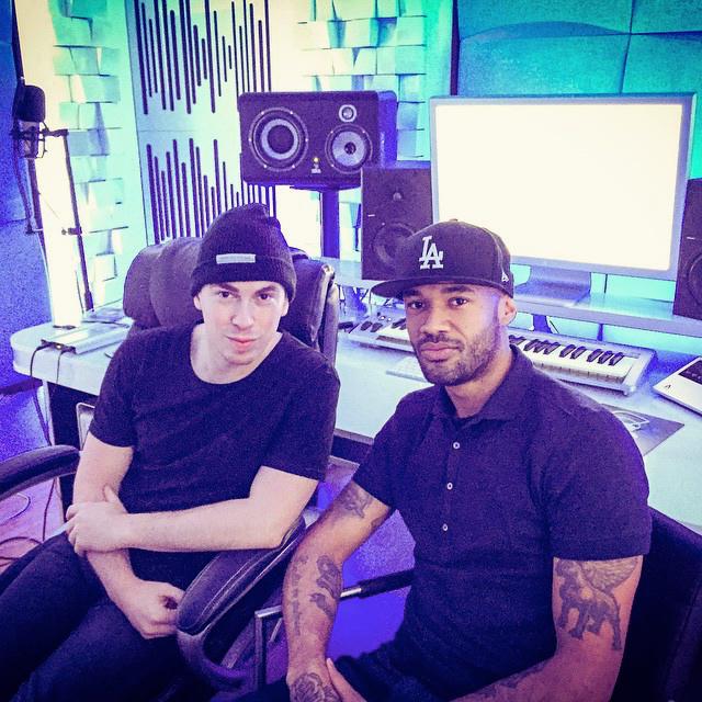 HARDWELL's tweet image. Can't wait for you guys to hear the #UnitedWeAre track "Birds Fly" feat. @MrProbz! -&amp;gt; unitedweare.djhardwell.com