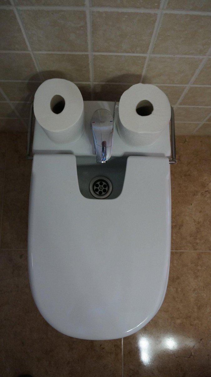 ToiletFacePics's tweet photo. I'm a happy Owl
#ToiletFace #Pareidolia http://t.co/bR6WjJX2AW