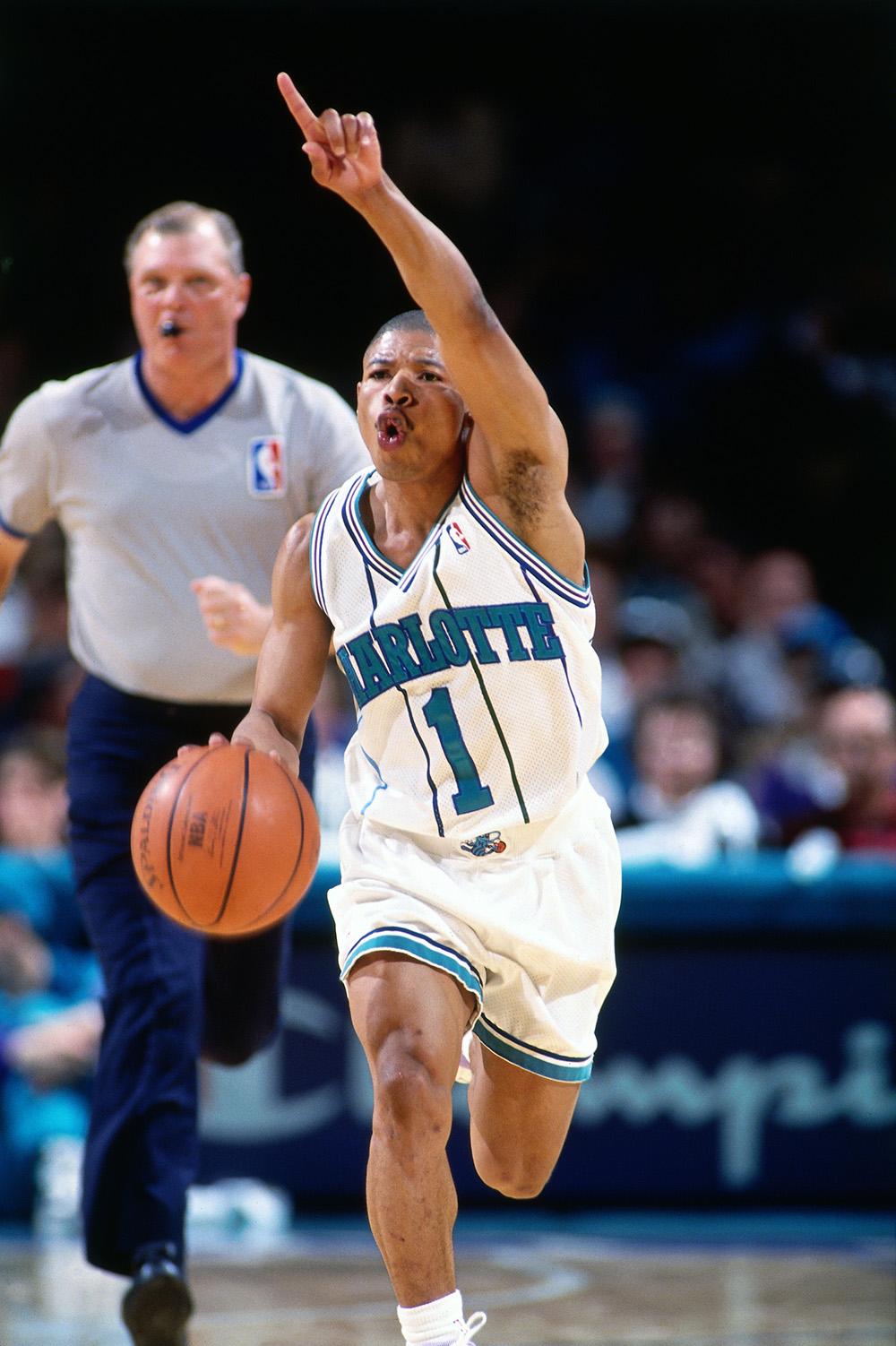 Everyone help us wish a HAPPY BIRTHDAY to Charlotte Hornets legend, 