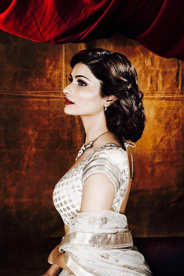 ItsPrachiDesai's tweet photo. Life is too short to have boring hair ;)
#LoveMyHair #StylingAtItsBest #Throwback from @bbluntindia # shoot http://t.co/kGzxuoFNcL