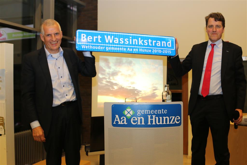 <a href="/TerschellingGem/">Gem. Terschelling</a> pas op. de nieuwe Burgemeester Wassing claimt zijn eigen strandnaam...<a href="/evoosterhout/">Eric van Oosterhout</a> #rtvdrenthe