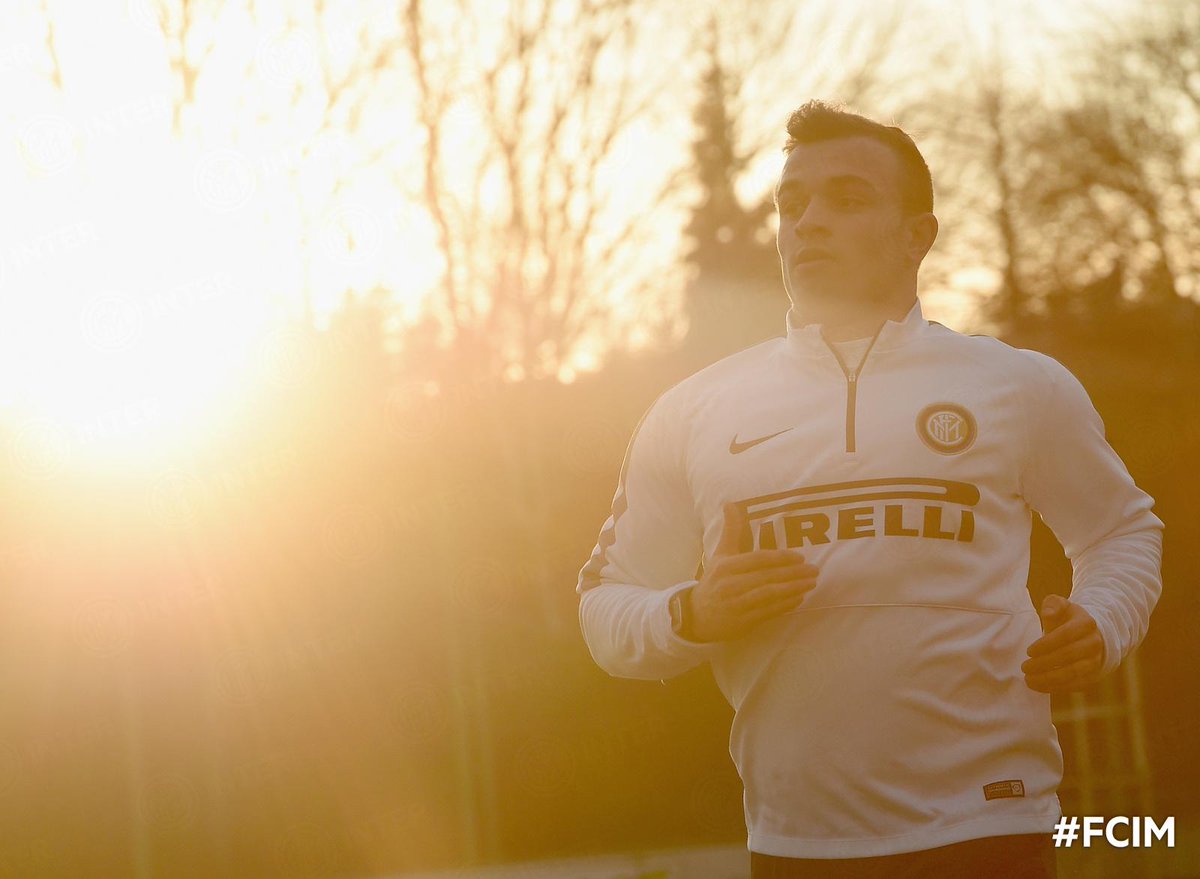 Inter's tweet photo. FOTO - Il primo allenamento di @XS_11official con la maglia dell'#Inter http://t.co/c396Luwfgz #FCIM http://t.co/oEC1i74GpF